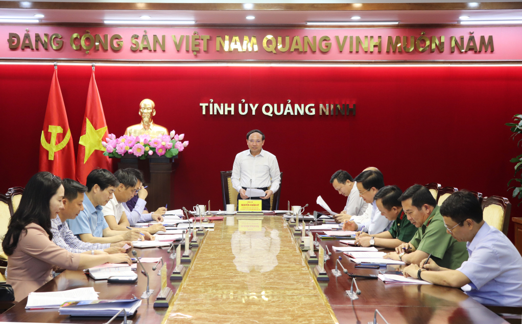 Đồng chí Nguyễn Xuân Ký, Ủy viên Trung ương Đảng, Bí thư Tỉnh ủy, Chủ tịch HĐND tỉnh chủ trì hội nghị.