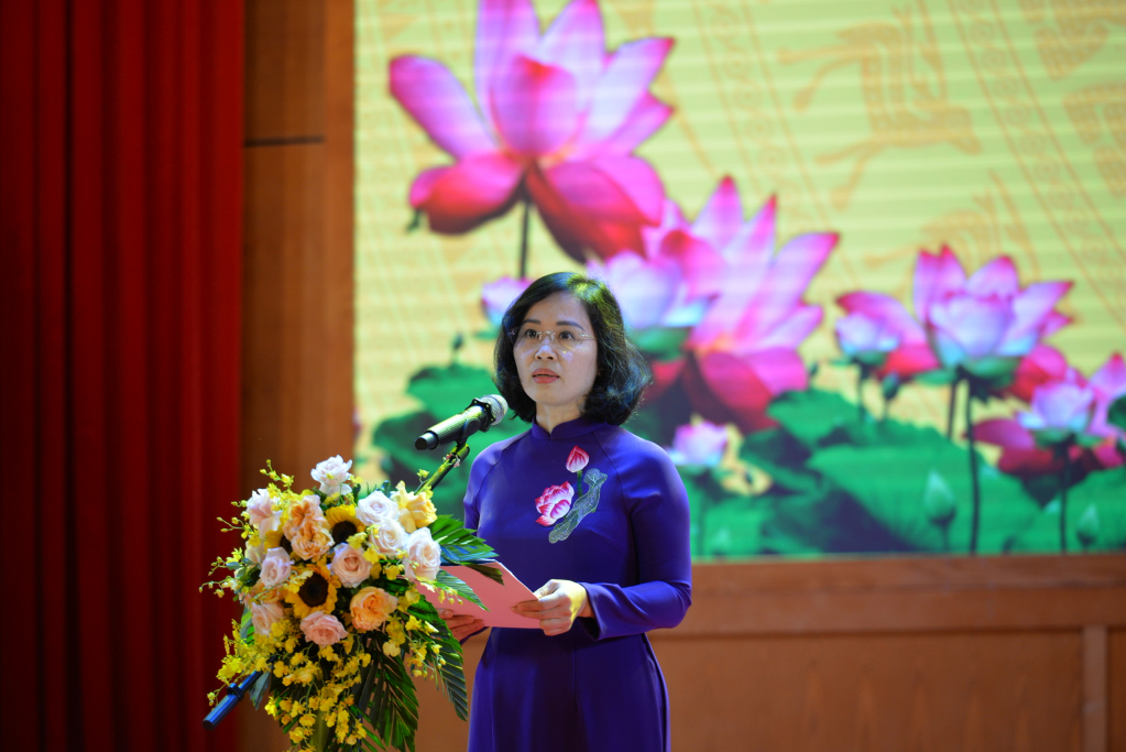 Đồng chí Trịnh Thị Minh Thanh, Phó Bí thư Tỉnh ủy, phát biểu khai mạc hội nghị. 