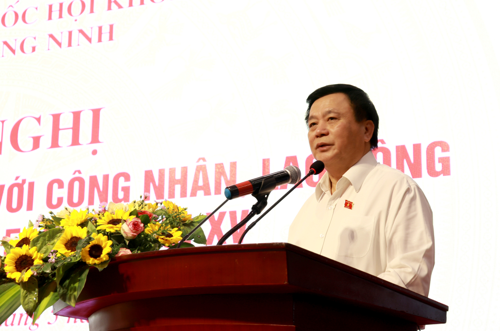 Đồng chí Nguyễn Xuân Thắng, Ủy viên Bộ Chính trị, Giám đốc Học viện Chính trị Quốc gia Hồ Chí Minh, Chủ tịch Hội đồng lý luận Trung ương phát biểu tại buổi tiếp xúc.