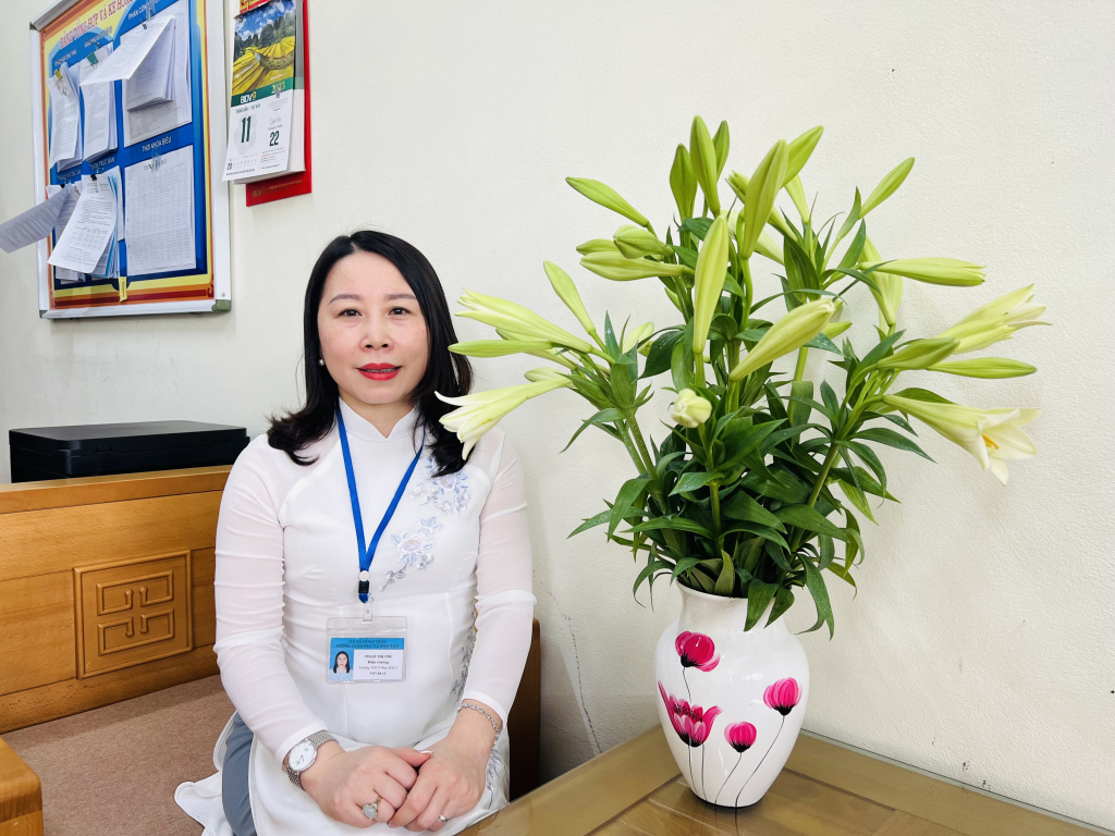 Cô Phạm Thị Phú, Hiệu trưởng Trường THCS Mạo Khê 1.