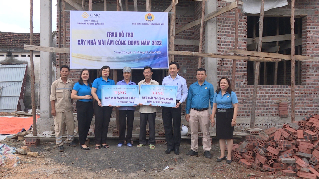Công đoàn ngành Xây dựng Quảng Ninh, Công đoàn Công ty CP Xi măng và Xây dựng Quảng Ninh trao hỗ trợ Mái ấm công đoàn cho gia đình ông Vũ Văn Lễ.