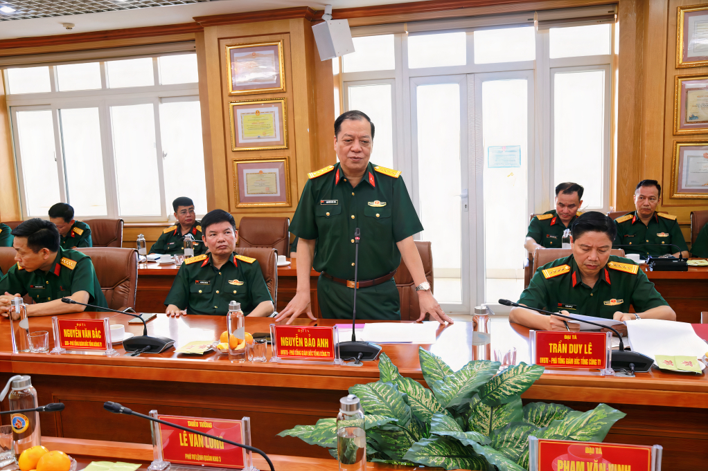 Đồng chí Đại tá Nguyễn Bảo Anh, Phó Tổng Giám đốc, Tổng công ty Đông Bắcphát biểu tại Hội nghị