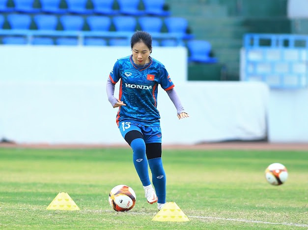 Là đội trưởng CLB Bóng đá nữ Than Khoáng sản Việt Nam từ năm 2019, Lê Thị Diễm My mẫu mực cả trong và ngoài sân cỏ. 