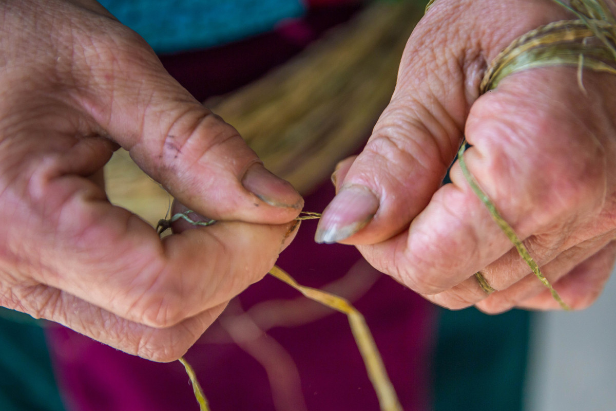 Traditional Hmong weaving turns flax into fabric
