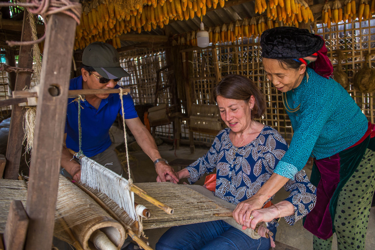 Traditional Hmong weaving turns flax into fabric
