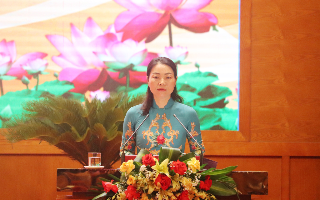 Đồng chí Nguyễn Thị Thúy, Giám đốc Sở Giáo dục và Đào tạo phát biểu tại hội nghị.