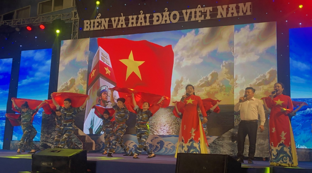 Phần biểu diễn văn nghệ của đoàn Quảng Ninh tại hội thi.