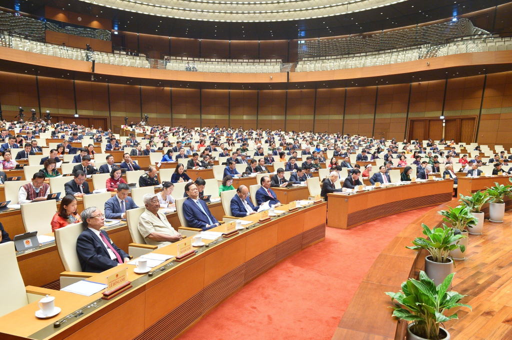 Các đại biểu tha dự phiên khai mạc kỳ họp thứ 5, Quốc hội khóa XV.