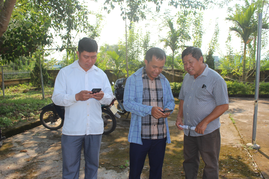 xã Quảng Tân đã lắp đặt Wifi công cộng ở tất cả các nhà văn hóa thôn phục vụ người dân khai thác thông tin 