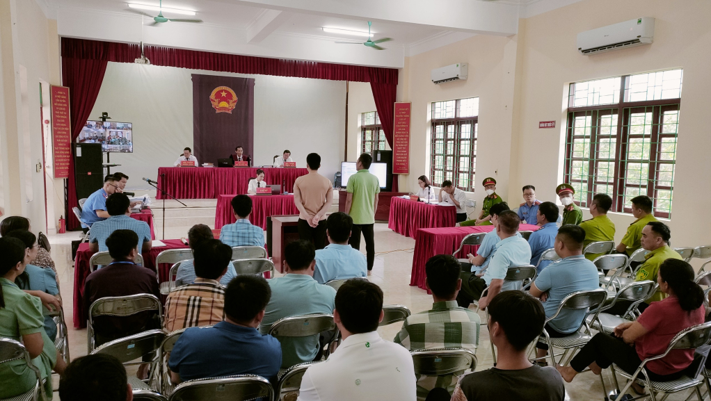 Quang cảnh phiên tòa xét xử lưu động tại xã Hà Lâu