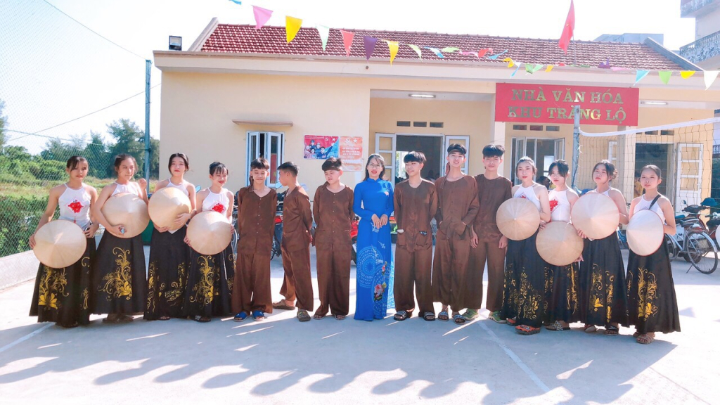 Phùng Thị Hoa cùng các ĐVTN trên địa bàn tích cực tham gia các hoạt động văn hóa, văn nghệ của địa phương.