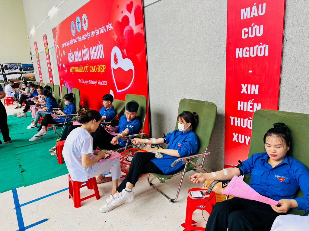 Tuổi trẻ Tiên Yên tích cực tham gia Chiến dịch hiến máu tình nguyện.