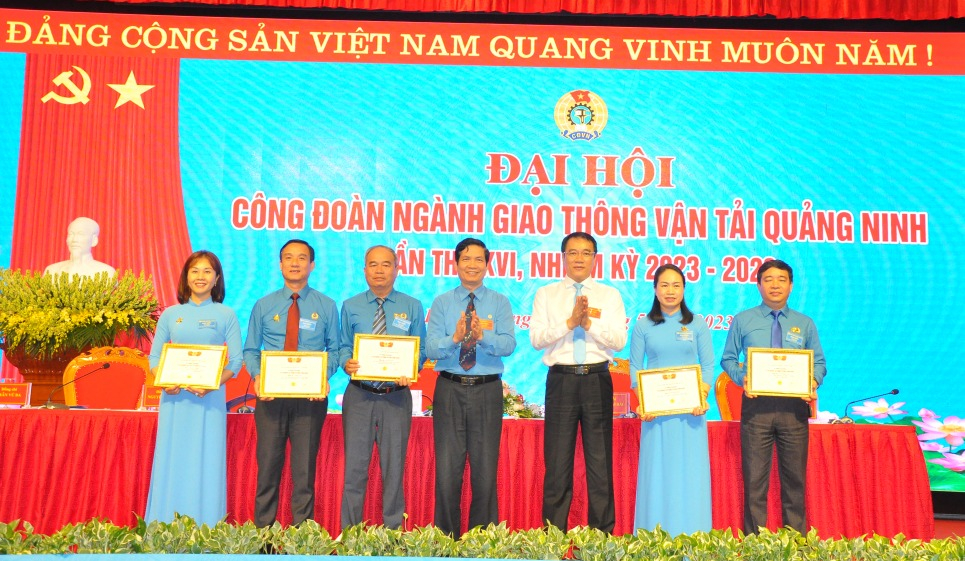 Các cá nhân được trao tặng Kỷ niệm chương vì sự nghiệp Xây dựng tổ chức Công đoàn.