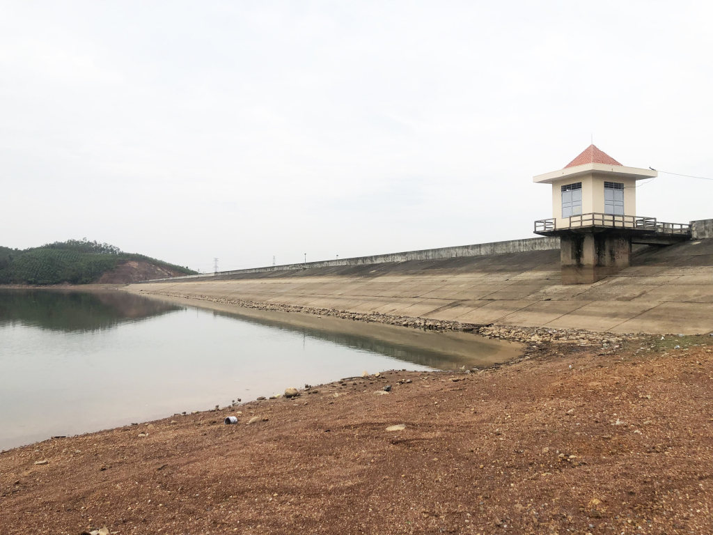 Hồ Khe Chè đang được Công ty TNHH MTV Thủy lợi Đông Triều chuẩn bị đầy đủ phương án, vật tư dự phòng ứng phó trước mùa mưa bão.