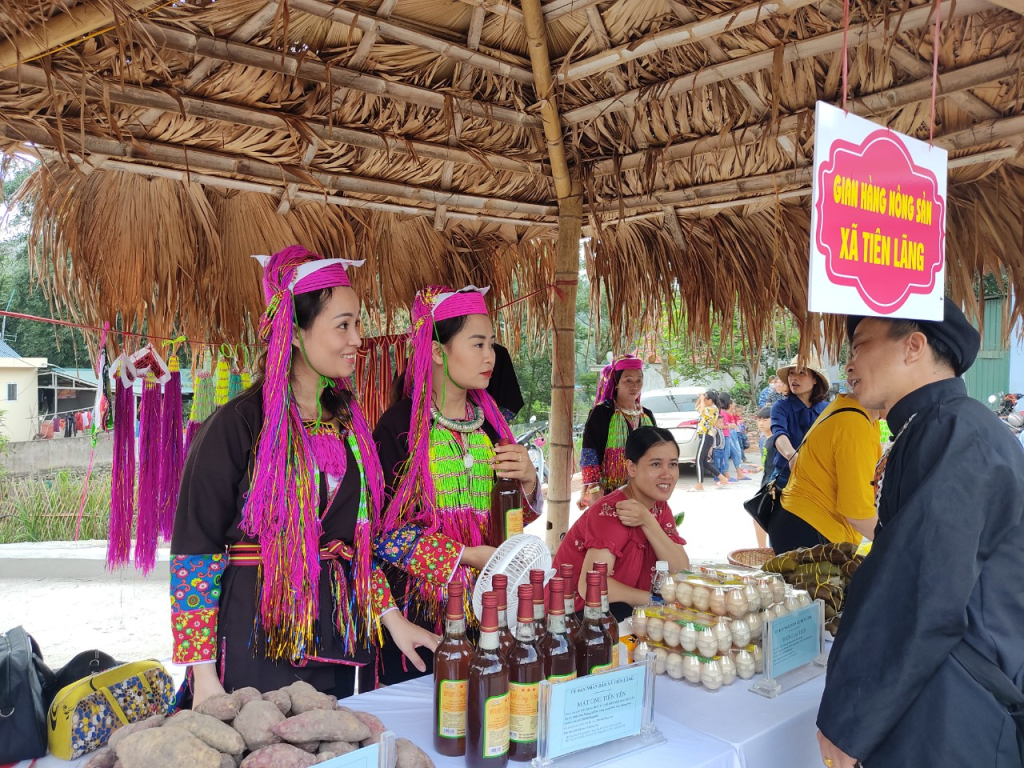 The market will comprise a variety of booths owned by different communes in Tien Yen district to display and sell indigenous products.