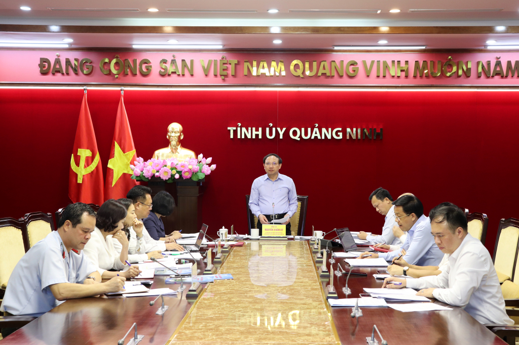 Đồng chí Nguyễn Xuân Ký, Ủy viên Trung ương Đảng, Bí thư Tỉnh ủy, Chủ tịch HĐND tỉnh, chủ trì.