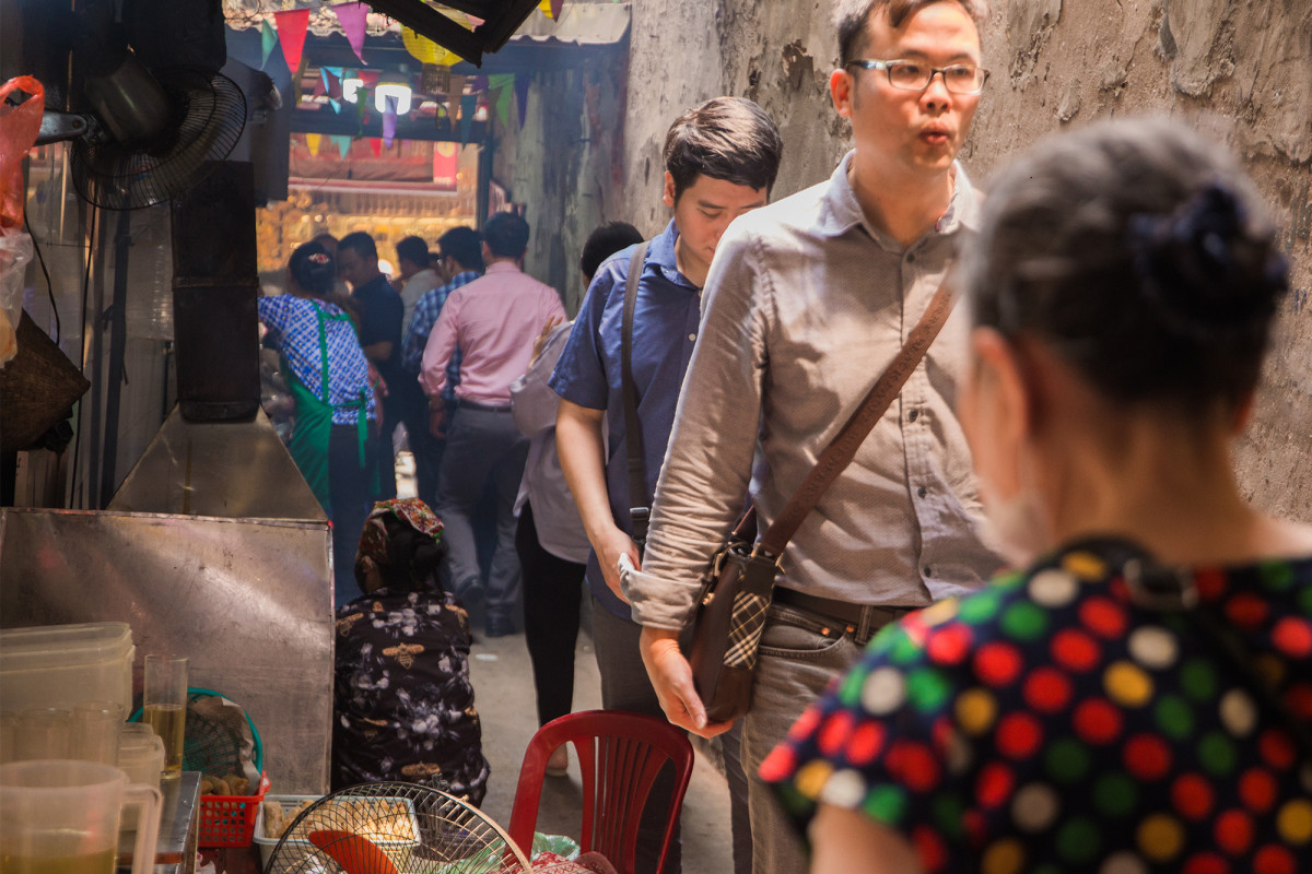 Hanoi's hidden bun cha crowded for 25 years