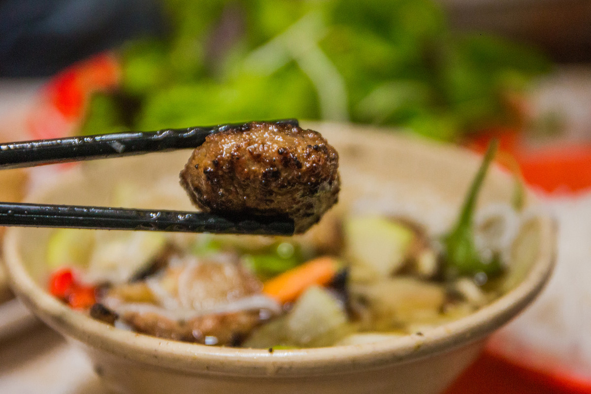 Hanoi's hidden bun cha crowded for 25 years