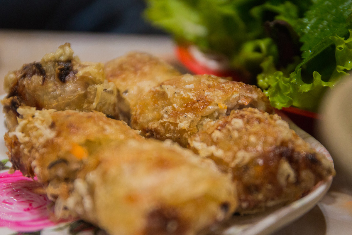 Hanoi's hidden bun cha crowded for 25 years