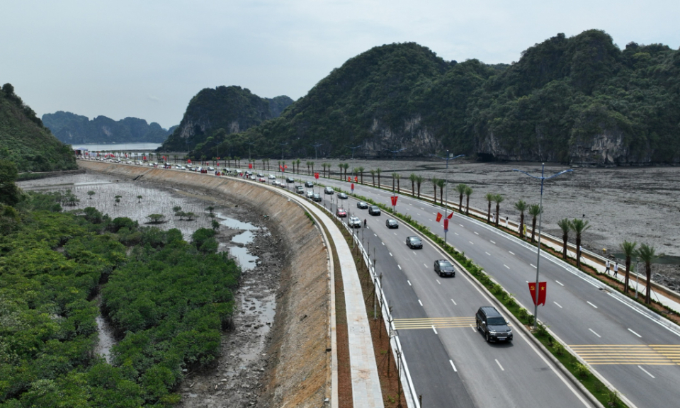 The 2nd phase of Ha Long-Cam Pha coastal road puts into operation