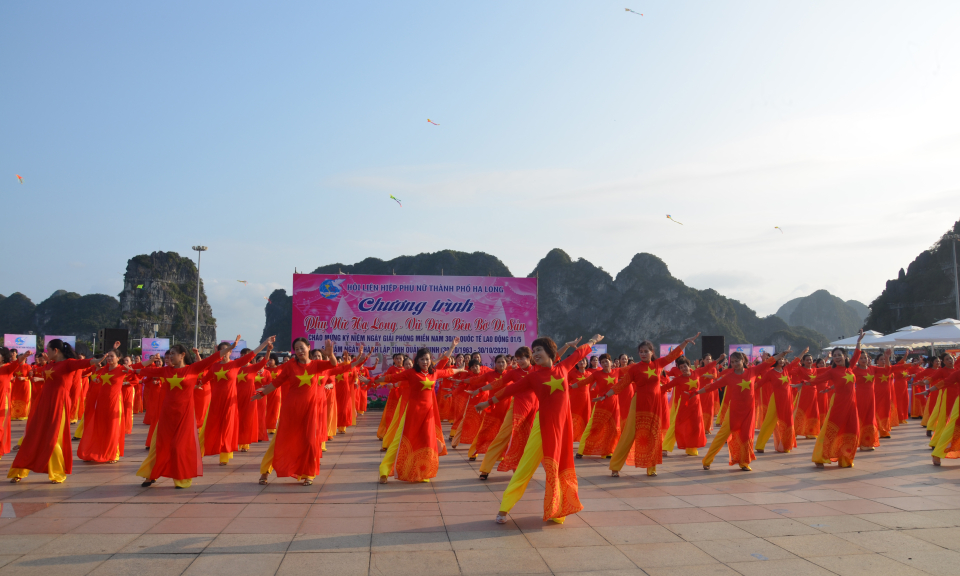 Ngày hội giao lưu dân vũ “Phụ nữ Hạ Long - Vũ điệu bên bờ di sản”