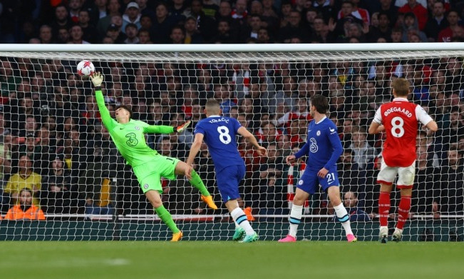Arsenal trở lại đỉnh bảng Ngoại hạng Anh