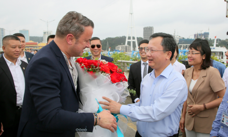  Thủ tướng Xavier Bettel và đoàn đại biểu cấp cao Luxembourg tham quan Vịnh Hạ Long