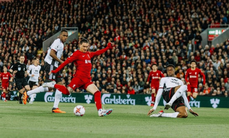 Liverpool phả hơi nóng vào gáy Man Utd