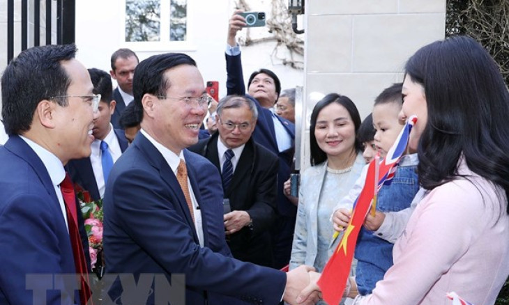 Chủ tịch nước thăm Đại sứ quán và cộng đồng người Việt tại Anh