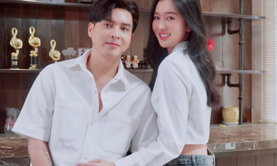 Bạn gái kém 17 tuổi của Hồ Quang Hiếu trình diễn bị chê
