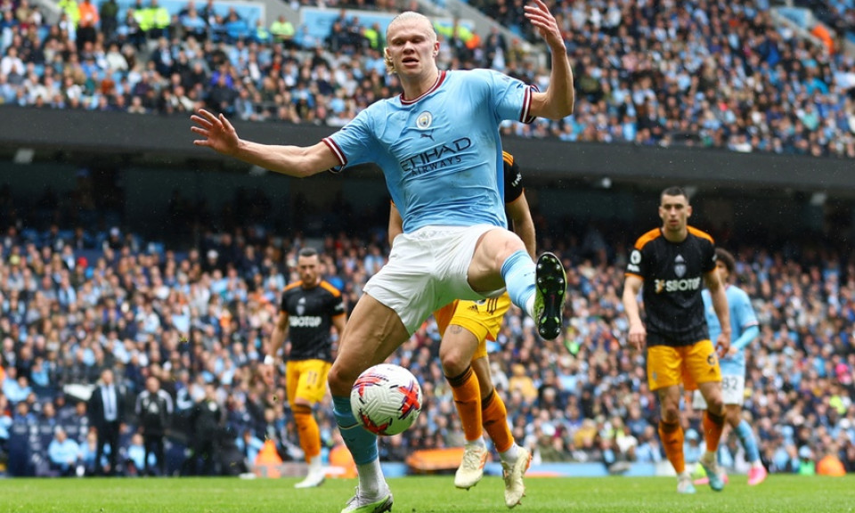 Man City tạm nới khoảng cách với Arsenal lên thành 4 điểm