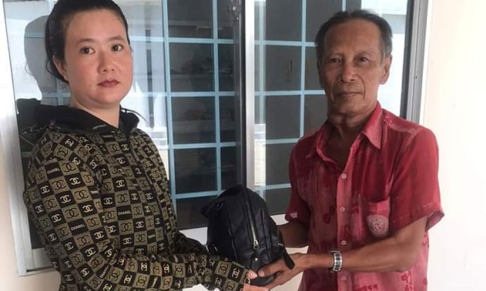 Nhặt được túi xách hơn 18 triệu đồng, trao trả người đánh rơi