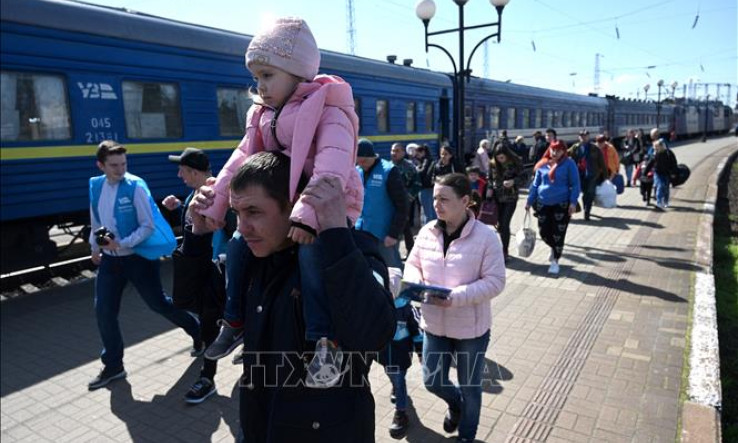 Gấp rút sơ tán dân xung quanh nhà máy điện hạt nhân Zaporizhzhia, Ukraine