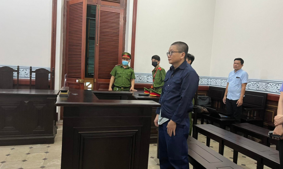 Làm giả văn bản tố tụng, cựu điều tra viên lãnh án