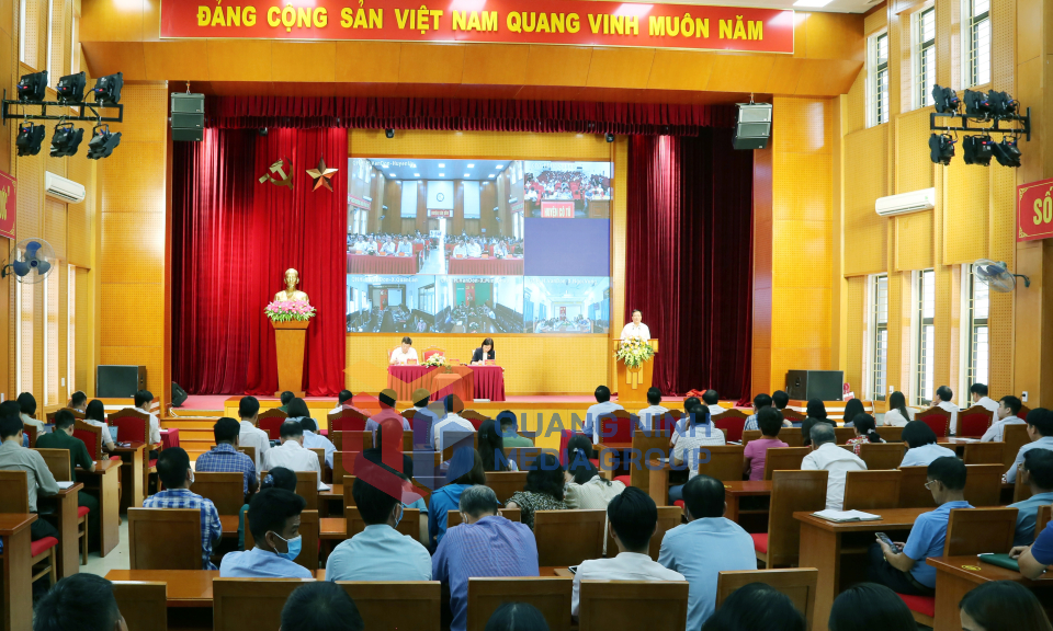 Chủ tịch Hội đồng lý luận Trung ương Nguyễn Xuân Thắng tiếp xúc cử tri huyện Vân Đồn và Cô Tô, thansg 5-2023