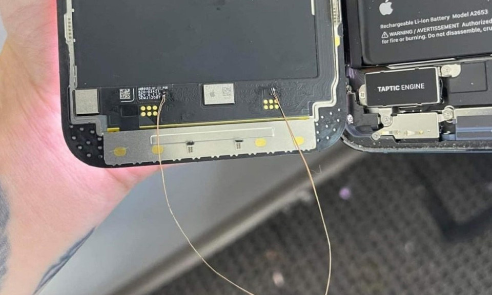 Sửa iPhone màn hình xanh bằng câu dây đồng, hại nhiều hơn lợi