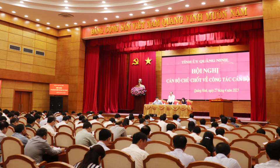 Đổi mới toàn diện, đồng bộ trong công tác cán bộ