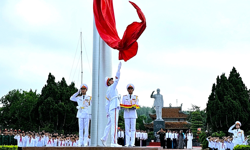 Thiêng liêng Lễ Thượng cờ Tổ quốc trên đảo Cô Tô