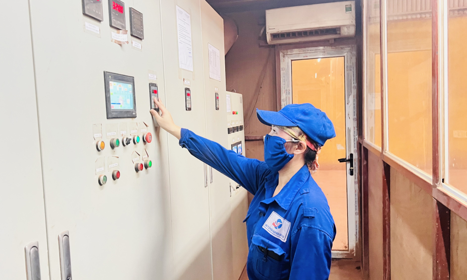 Công nhân tiên tiến tiêu biểu 