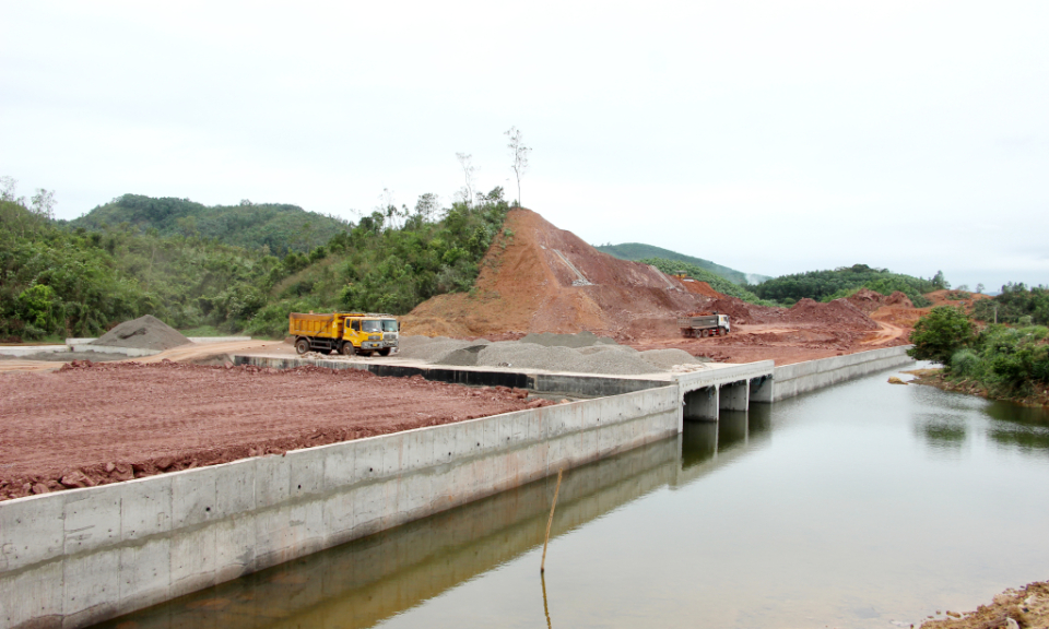 Đôn đốc, đẩy mạnh phân khai, giải ngân vốn đầu tư công