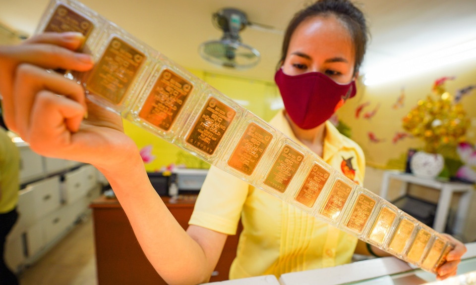 Giá vàng miếng SJC đi ngang vùng 67,2 triệu đồng/lượng