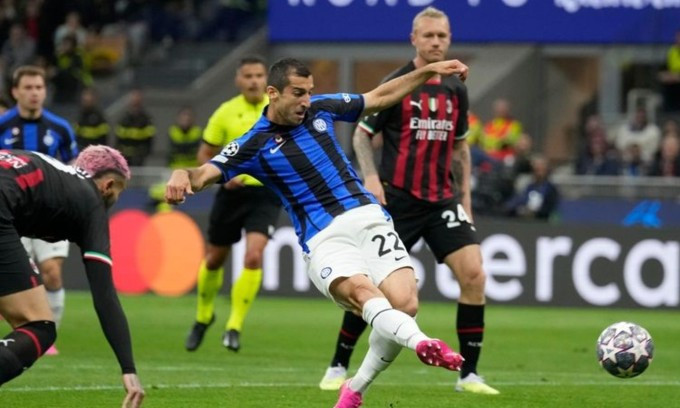 Inter đặt một chân vào chung kết Champions League