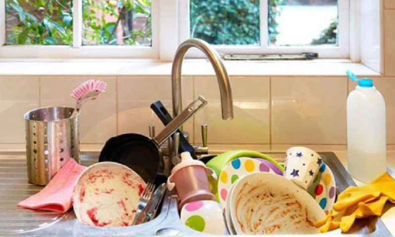 Mẹo làm sạch dầu mỡ trên hộp thủy tinh, hộp nhựa