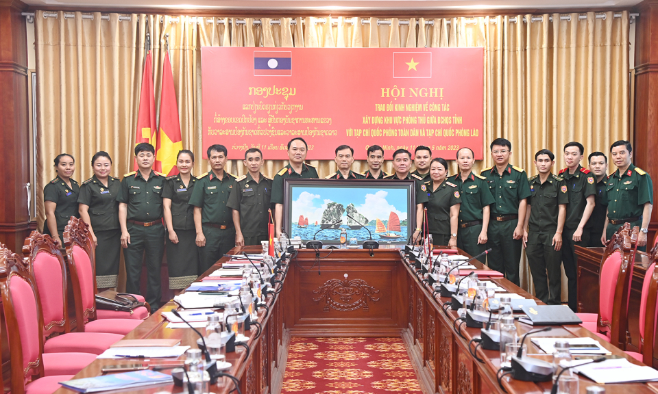 Đoàn Tạp chí Quốc phòng QĐND Lào nghiên cứu thực tế về công tác xây dựng KVPT tại Bộ CHQS tỉnh