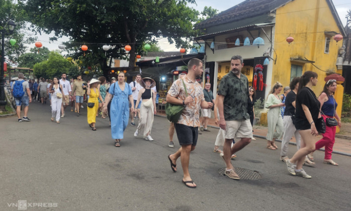Hội An sẽ thu vé khách đoàn thế nào