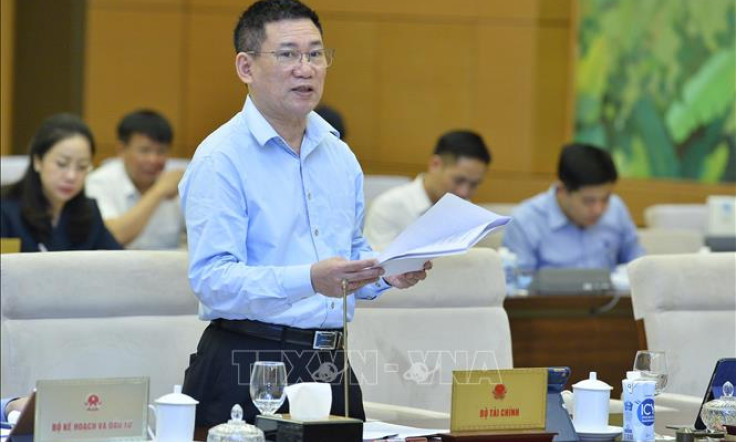 Ủy ban Thường vụ Quốc hội cho ý kiến về giảm thuế giá trị gia tăng