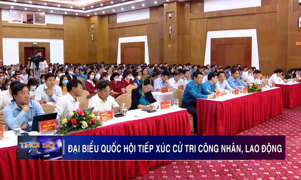 Đại biểu Quốc hội tiếp xúc cử tri công nhân, lao động