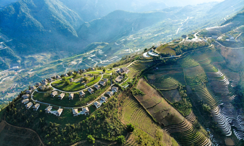 9 Vietnamese resorts to escape summer heat