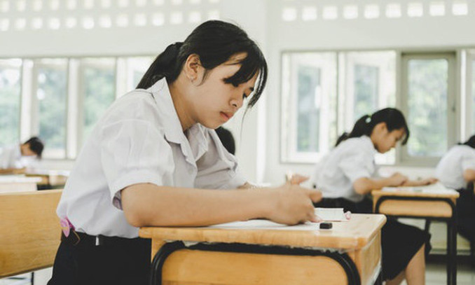 Trường học Singapore nới lỏng quy định đồng phục vì trời nóng
