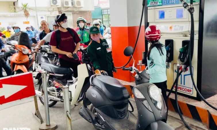 Giá xăng giảm sốc 2 phiên, liên minh chủ cây xăng gửi đơn lên Thủ tướng